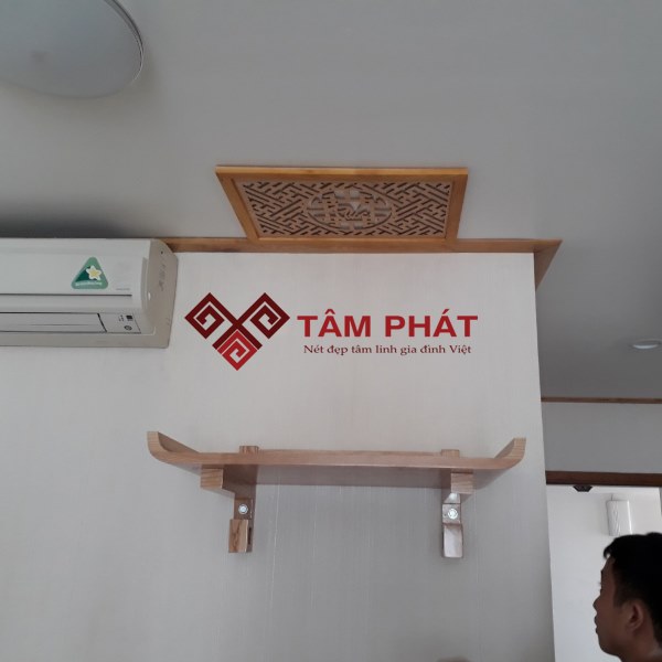 Mẫu bàn thờ treo tường TT2019 màu sáng Sồi