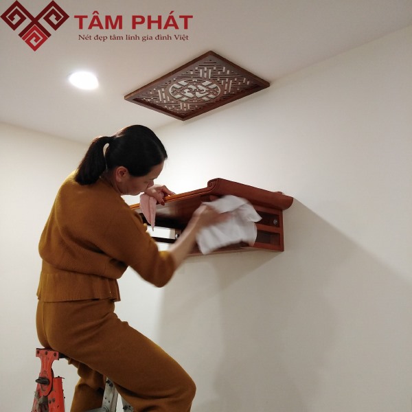 Lau dọn bàn thờ ngày tết đúng cách