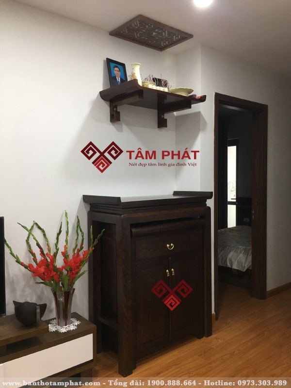 Bàn thờ đứng kết hợp với bàn thờ treo tường
