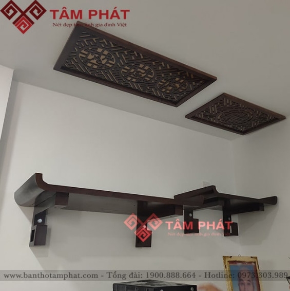 2 bàn thờ treo kết hợp trong một không gian giúp tối ưu diện tích