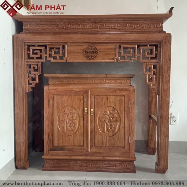 Bàn thờ gỗ Hương hoàn thiện sắc sảo