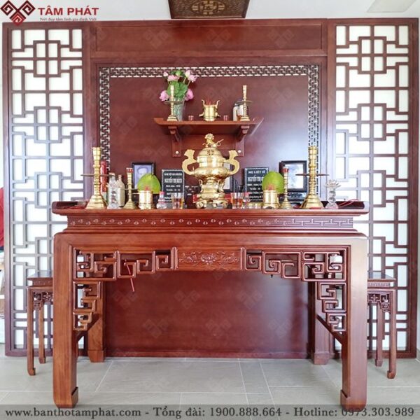 Bàn thờ Phật và gia tiên chung một không gian là sự kết hợp tinh tế