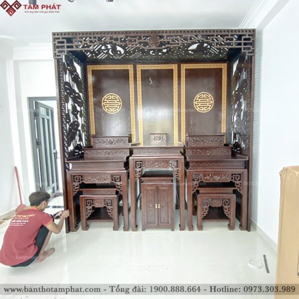 Bàn thờ 3 tầng thường sử dụng cho không gian thờ Phật hoặc gia tiên