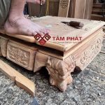Bàn thờ được những nghệ nhân Tâm Phát hoàn thiện thủ công