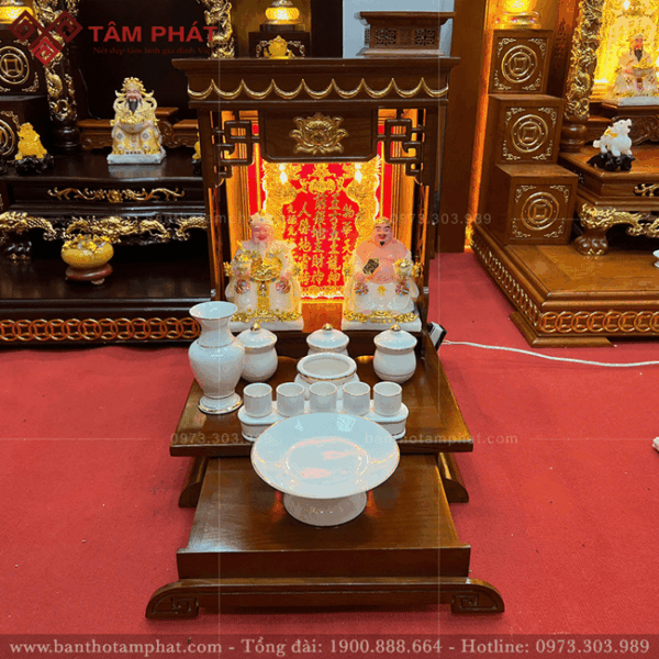Bàn thờ Ông Địa màu nâu óc chó sang trọng