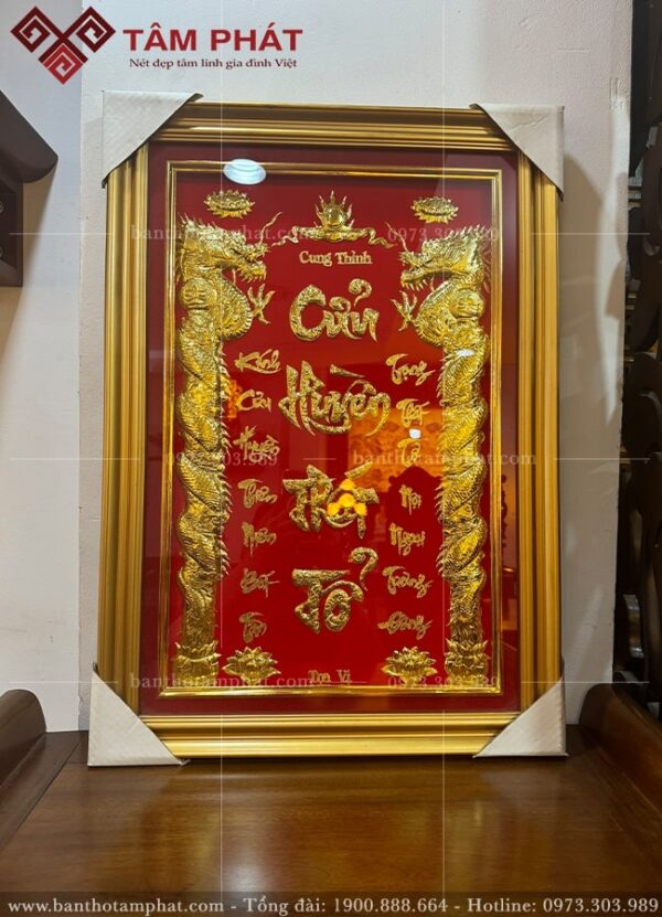 Bài vị cửu huyền thất tổ khung vàng, nền đỏ sang trọng.