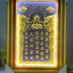 Bài vị thần tài có đèn led sáng.