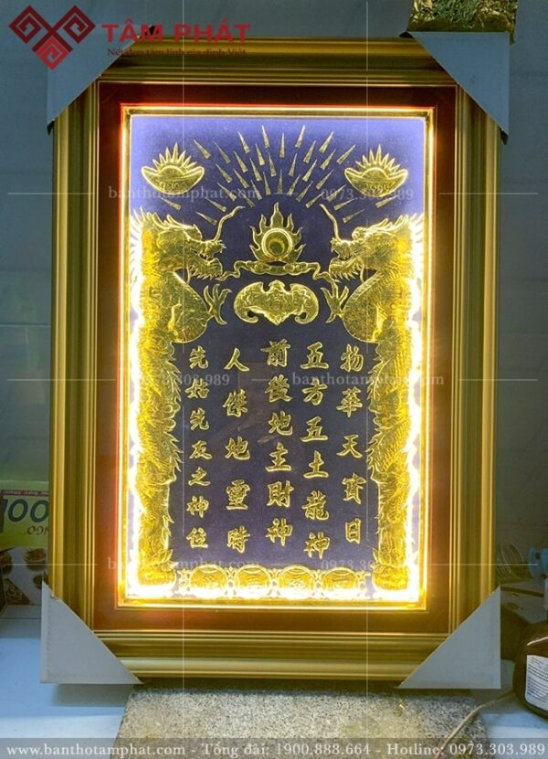 Bài vị thần tài có đèn led sáng.