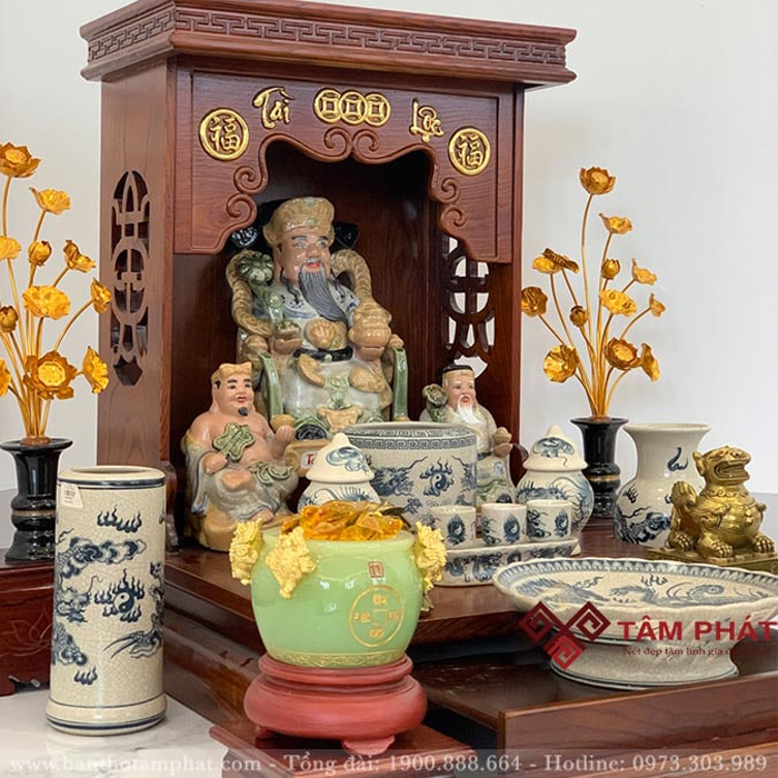 có nên đặt bàn thờ thần tài trên cao