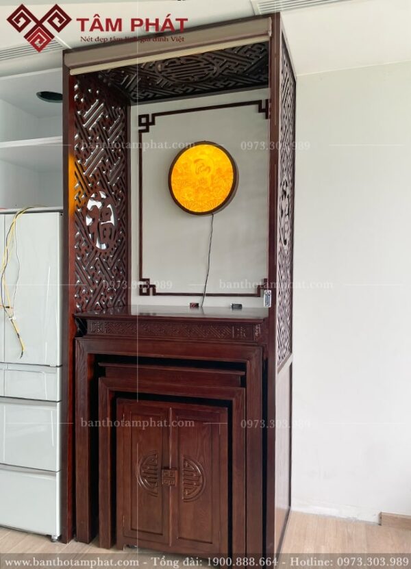 Trang trí tranh trúc chỉ và viền góc sang trọng.