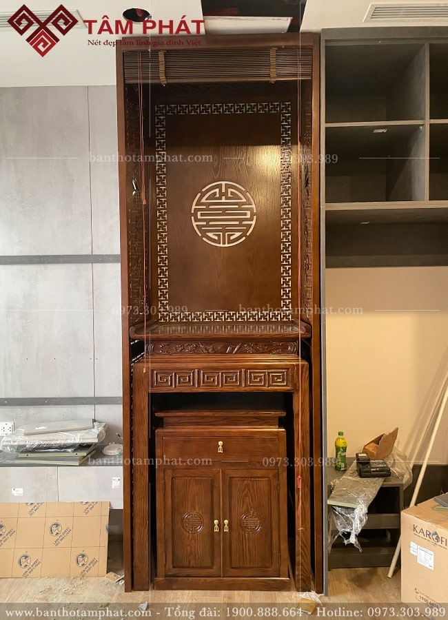Mẫu phòng thờ chung cư hiện đại có rèm che BT-1581