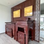 Trang trí tranh trúc chỉ hoa sen đẹp, thay thế đèn thờ thông thường.