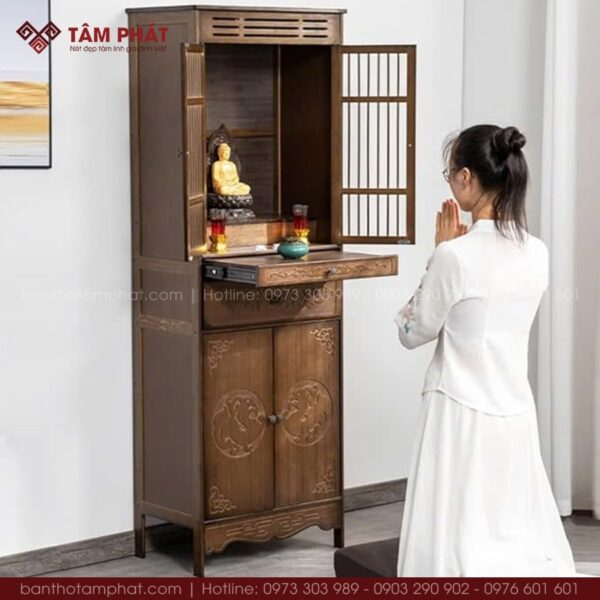 Có ngăn kéo trước mặt tiện lợi bày biện đồ lễ thờ cúng.