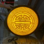 Đèn tranh trúc chỉ thủ công có led tỏa ánh sáng vàng trang nghiêm.