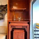 Phòng thờ chung cư bố trí tại phòng khách.
