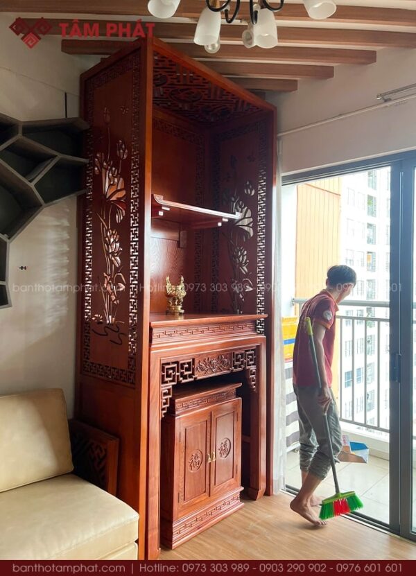 Vách ngăn cắt CNC hoa sen trên nền gỗ MDF cao cấp.