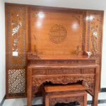 Các họa tiết chạm khắc cắt CNC sắc nét, chuẩn phong thủy.
