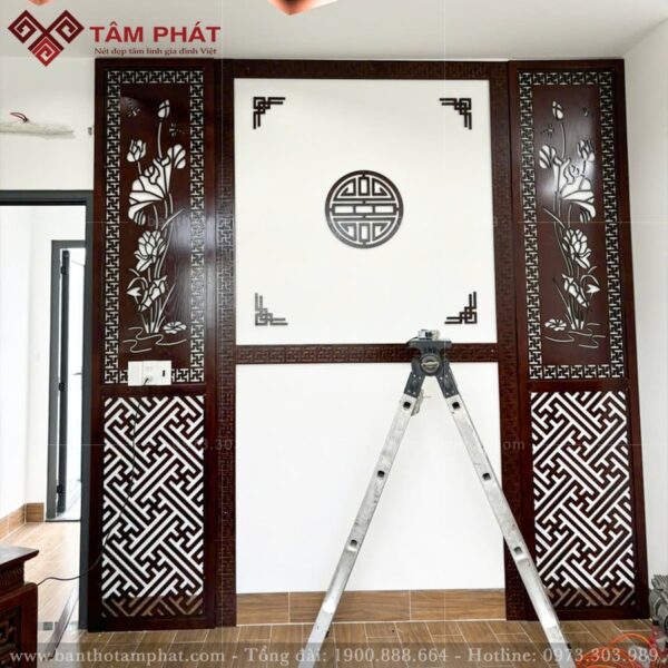 Ốp hậu MDF cắt CNC họa tiết hoa sen đơn giản.