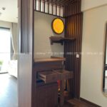 Vách ngăn cách không gian thờ kín đáo, sang trọng.