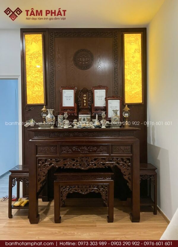 Mặt bàn rộng, đa dạng kích thước dễ dàng bày biện vật phẩm thờ tự.