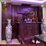 Thiết kế hài hòa với bộ hoành phi câu đối truyền thống tạo sự bề thế, uy nghi.
