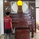 Tầng trên cùng thờ Phật, dưới thờ Gia Tiên, chuẩn yếu tố phong thủy, không phạm húy đến thần linh.
