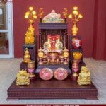 Bàn thờ Thần Tài gỗ Sồi màu nâu có giá cả phải chăng