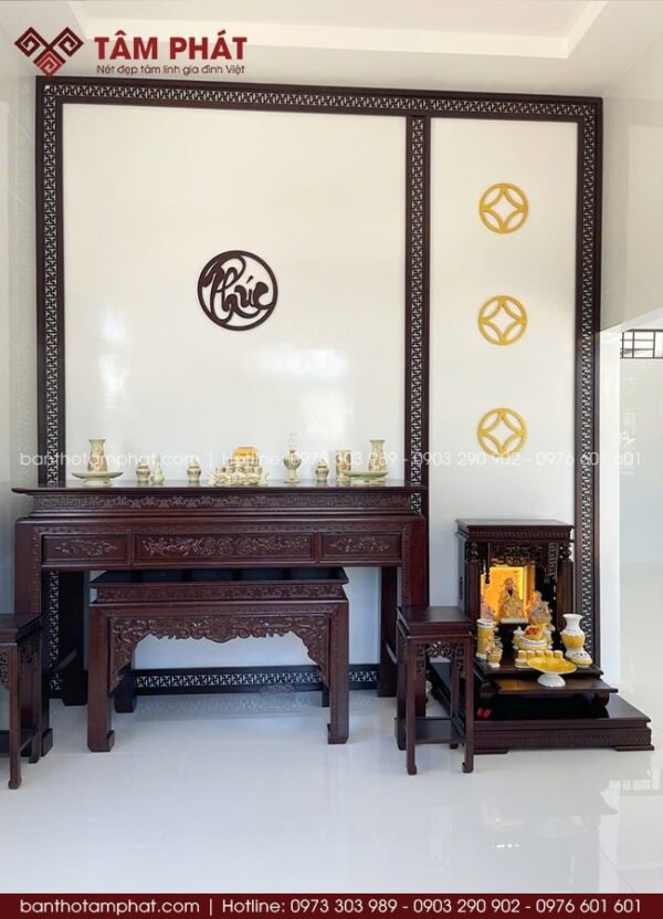 Gia chủ thoải mái tùy chỉnh kích thước và màu sắc bàn thờ.