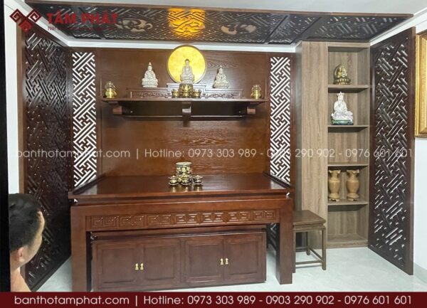 Không gian thờ Phật và Gia Tiên kết hợp hài hòa, chuẩn phong thủy.