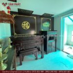 Bàn thờ chất liệu gỗ tự nhiên, có độ bền cao, chắc chắn.