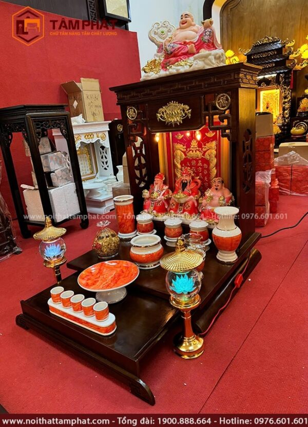 Bàn thờ Thần Tài có ngăn kéo ra dễ dàng bày lễ