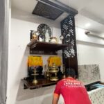Tầng trên thờ Phật, tầng dưới thờ Gia Tiên, chuẩn phong thủy, dễ dàng thờ tự.
