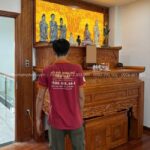 tranh trúc chỉ phía sau tạo nên không gian thờ thanh tịnh, trang nhã và an yên.