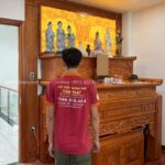 Mẫu án thờ BT-1711 được thiết kế hai cấp tiện dụng, phù hợp thờ Phật và Gia tiên trong cùng không gian.