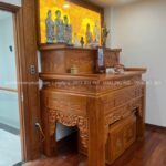 Đôn cấp cao, chân án lớn, đồ sộ, tạo nên sự bề thế, trang nghiêm.