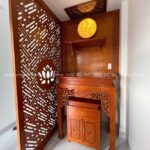 Bàn thờ gỗ tự nhiên, có độ bền cao, không cong vênh, mối mọt.