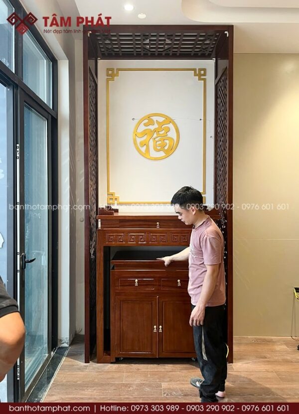 Phương án lắp đặt vách ngăn kịch trần, bao quát bàn thờ.
