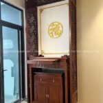 Mẫu bàn thờ đứng gỗ gõ có ngăn kéo, với độ bền cao, chắc chắn.