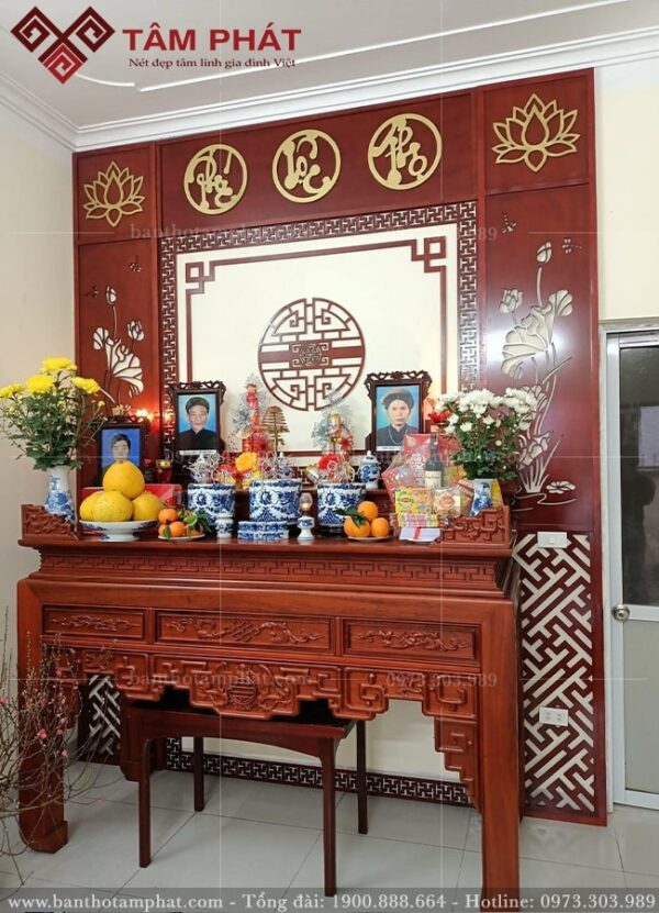 Hai bên cắt CNC mẫu hoa sen chạm thủng đối xứng sang trọng.