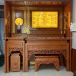 Gỗ hương tự nhiên cao cấp, màu sắc trầm ấm, mùi hương dễ chịu, tượng trưng cho vượng khí và an yên.