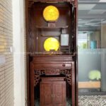 Kích thước thiết kế theo yêu cầu thực tế của không gian, giúp tối ưu từng góc đặt bàn thờ.