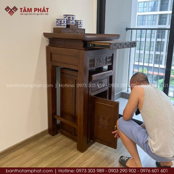 Góc thờ nhỏ nhưng trọn vẹn sự an yên, giúp gia chủ luôn cảm nhận được nguồn năng lượng lành trong chính ngôi nhà mình.