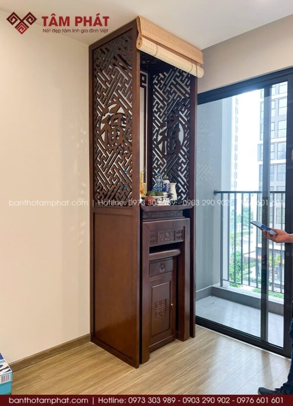 Kích thước nhỏ gọn, màu nâu trầm sang trọng, dễ hòa hợp với mọi phong cách nội thất hiện đại.
