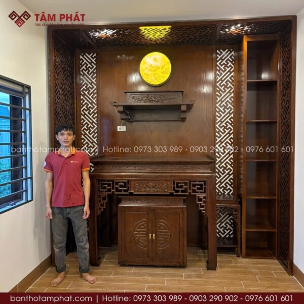 Phòng thờ BT-1766 được thiết kế theo bố cục cân bằng, mang lại sự trang nghiêm và hài hòa cho không gian thờ tự.