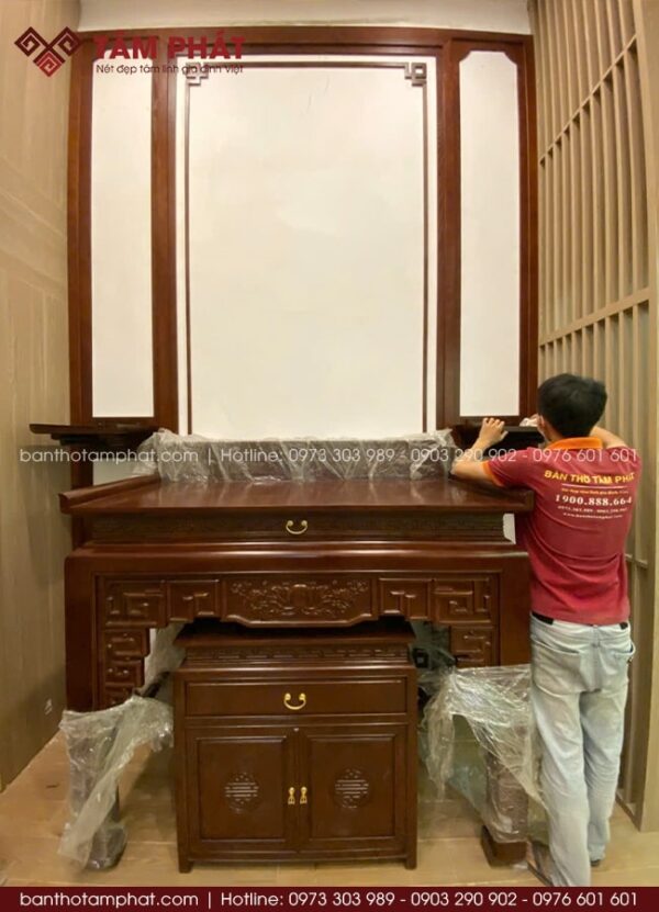 Thay Bàn Thờ Mới Dịp Cuối Năm