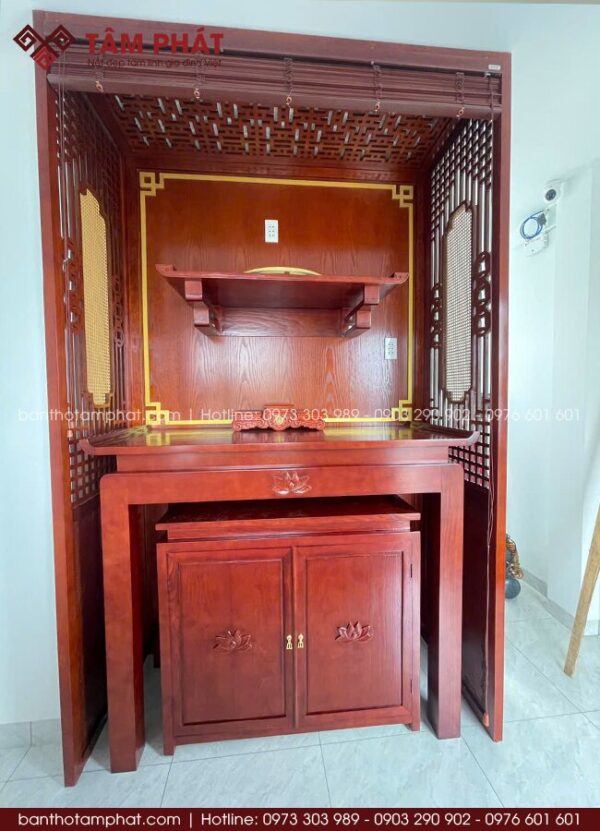 Lắp đặt bàn thờ treo tường thờ Phật và bàn thờ đứng bên dưới thờ Gia Tiên, chuẩn phong thủy, đúng lễ nghi.
