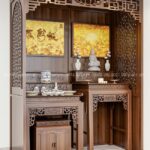 Khi sắp xếp chuẩn, không gian thờ tự nhiên rõ ràng, trang nghiêm và có chiều sâu hơn.