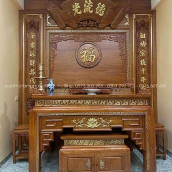 Khi được bố trí hài hòa cùng bàn thờ và nội thất phòng thờ, tổng thể không gian trở nên cân đối và giàu giá trị văn hóa.